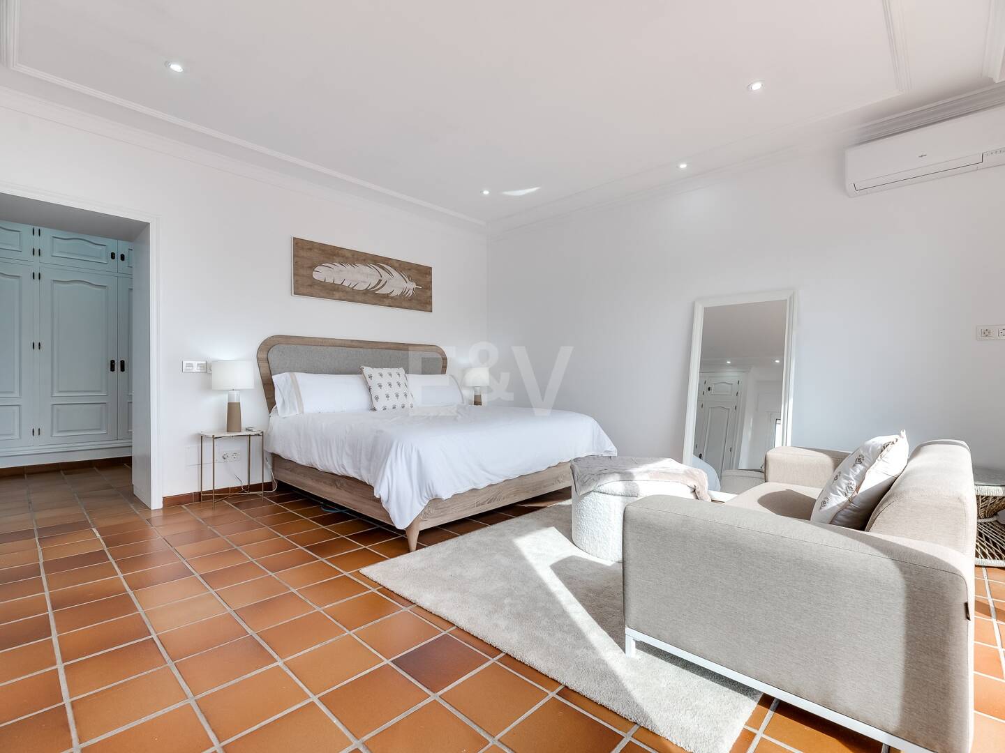 Villa de 5 habitaciones a 400m de la playa. Precios desde 8,500€/semana