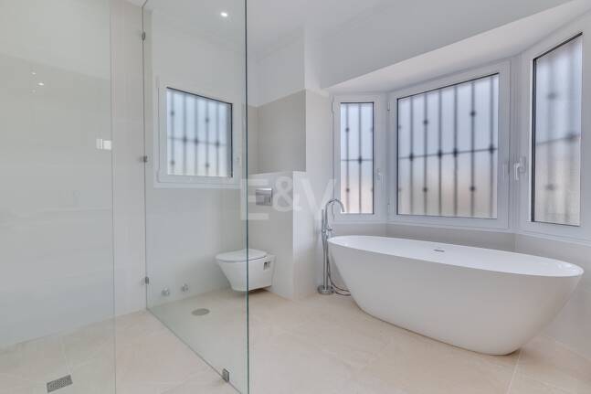 5 bedroom villa 400m from the beach. Prices from 8,500€/week