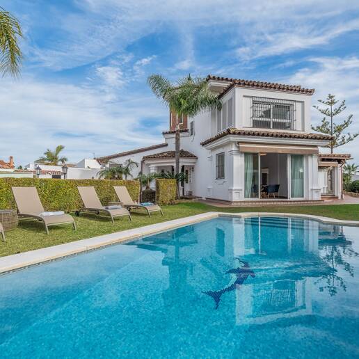 5 sovrum villa 400m från stranden. Priser från 8 500€/vecka