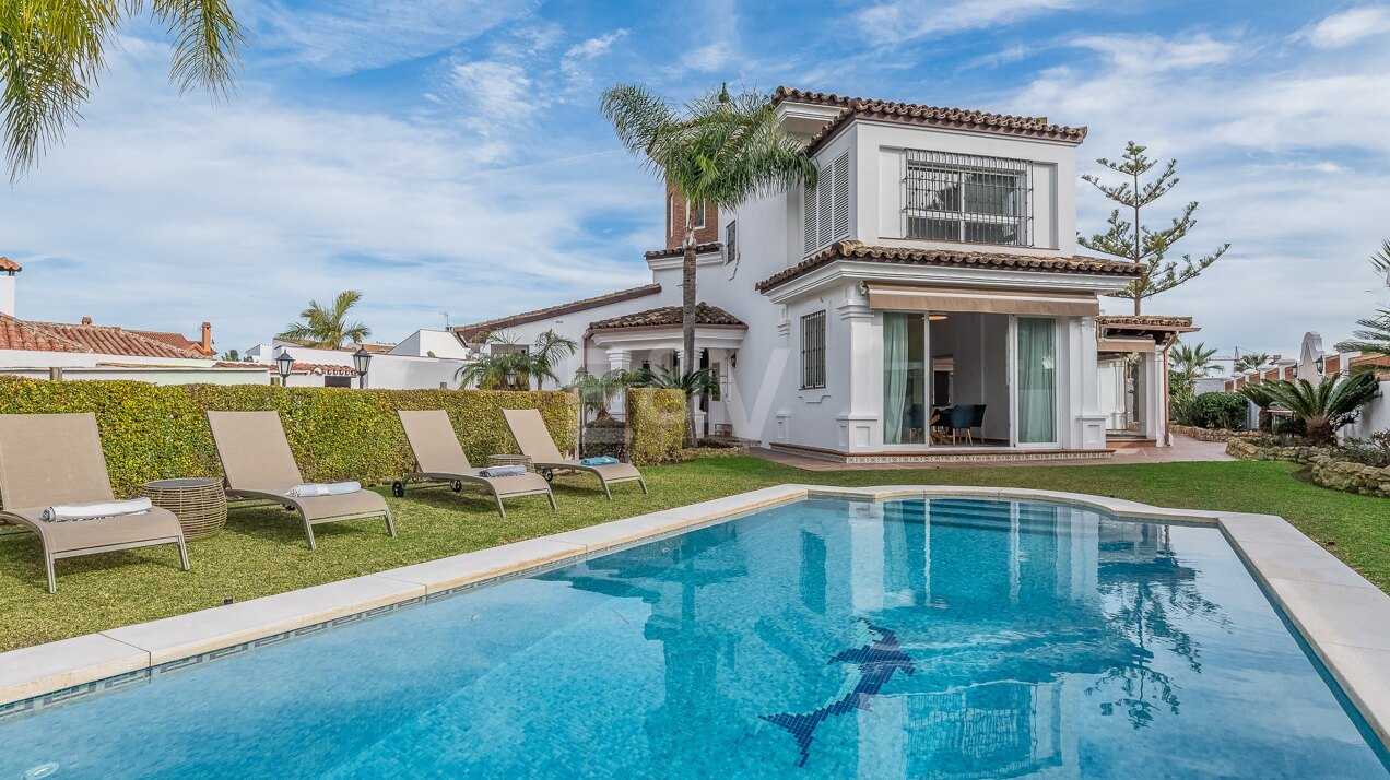 5 bedroom villa 400m from the beach. Prices from 8,500€/week