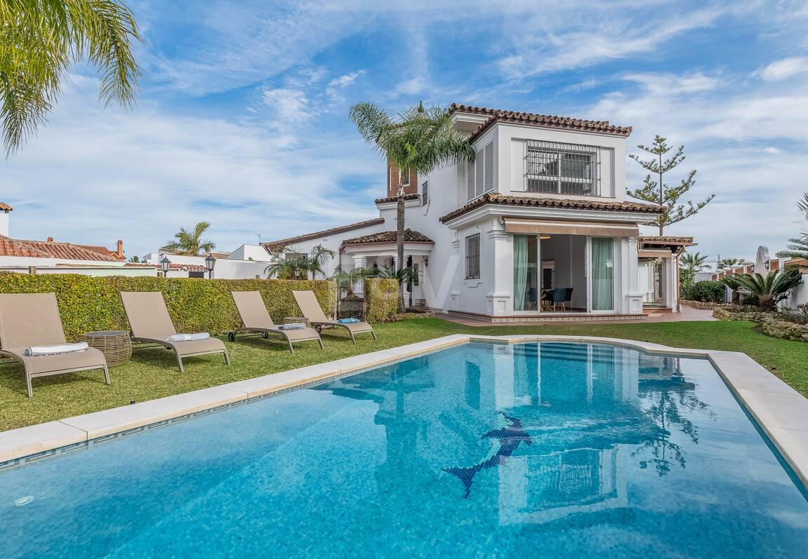 5 bedroom villa 400m from the beach. Prices from 8,500€/week
