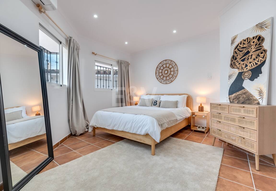 5 bedroom villa 400m from the beach. Prices from 8,500€/week