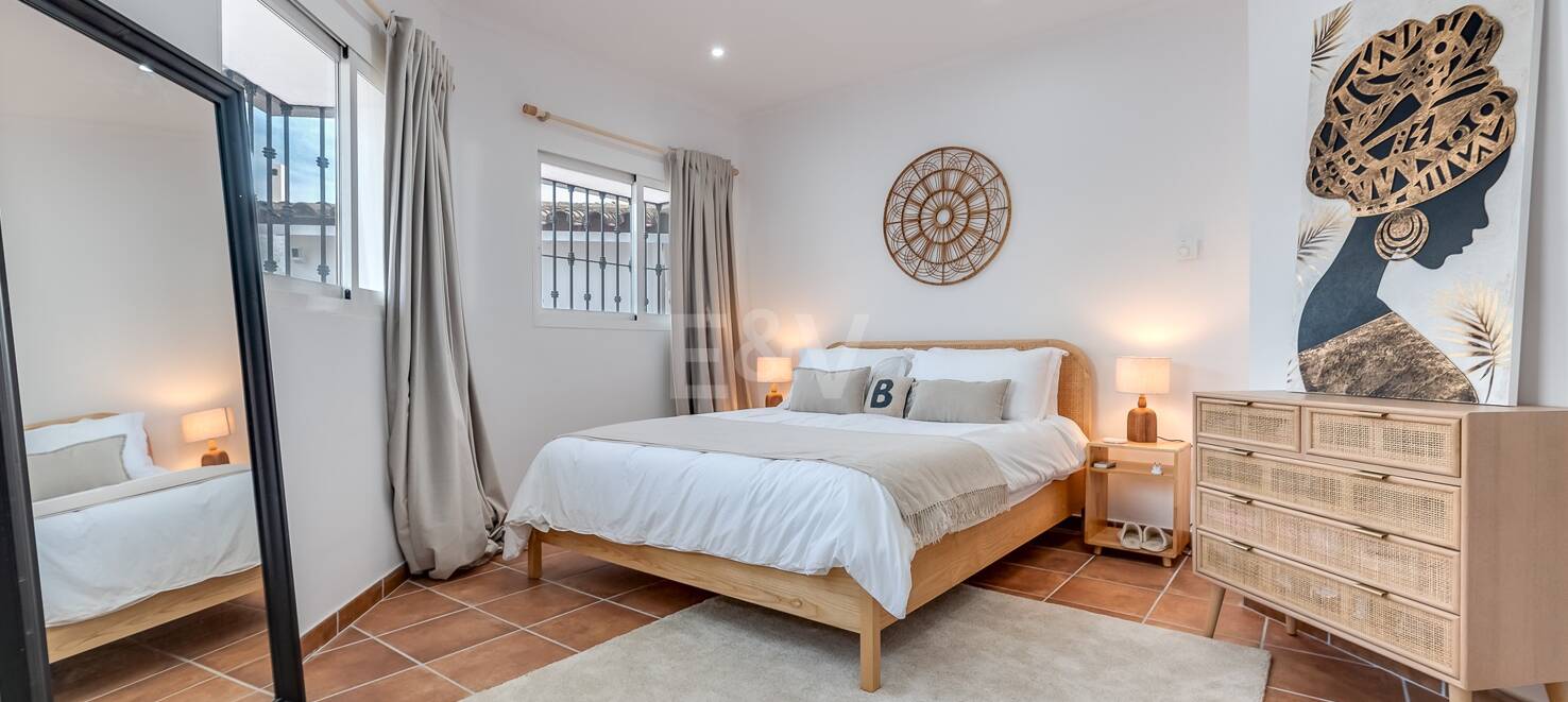 5 sovrum villa 400m från stranden. Priser från 8 500€/vecka