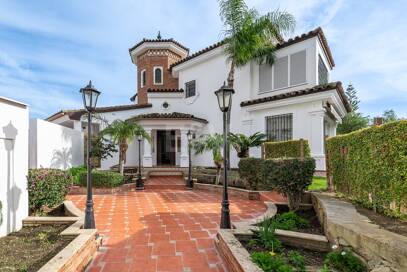 5 bedroom villa 400m from the beach. Prices from 8,500€/week