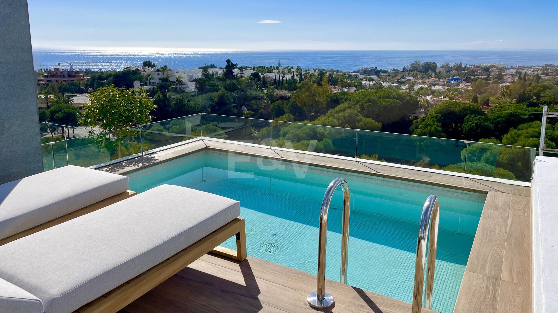 La mejor propiedad en una urbanización exclusiva en Río Real con vistas panorámicas abiertas