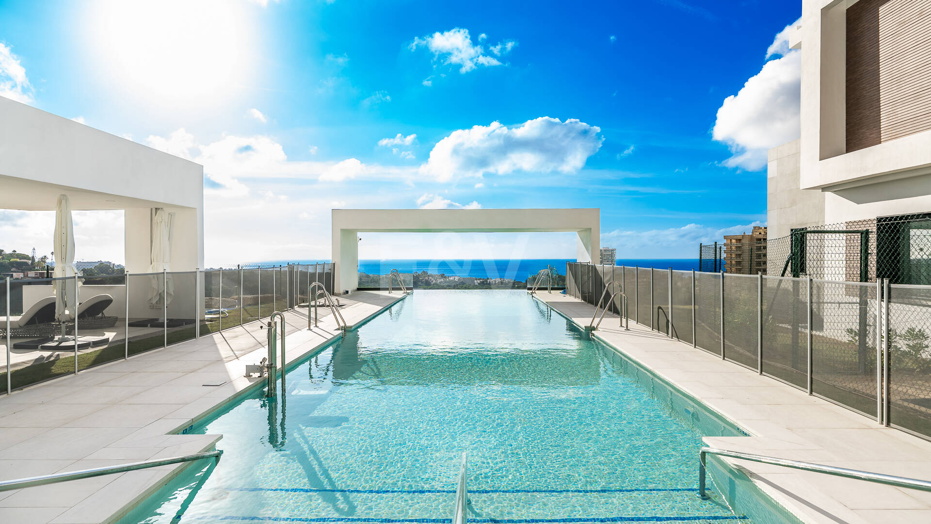 La mejor propiedad en una urbanización exclusiva en Río Real con vistas panorámicas abiertas