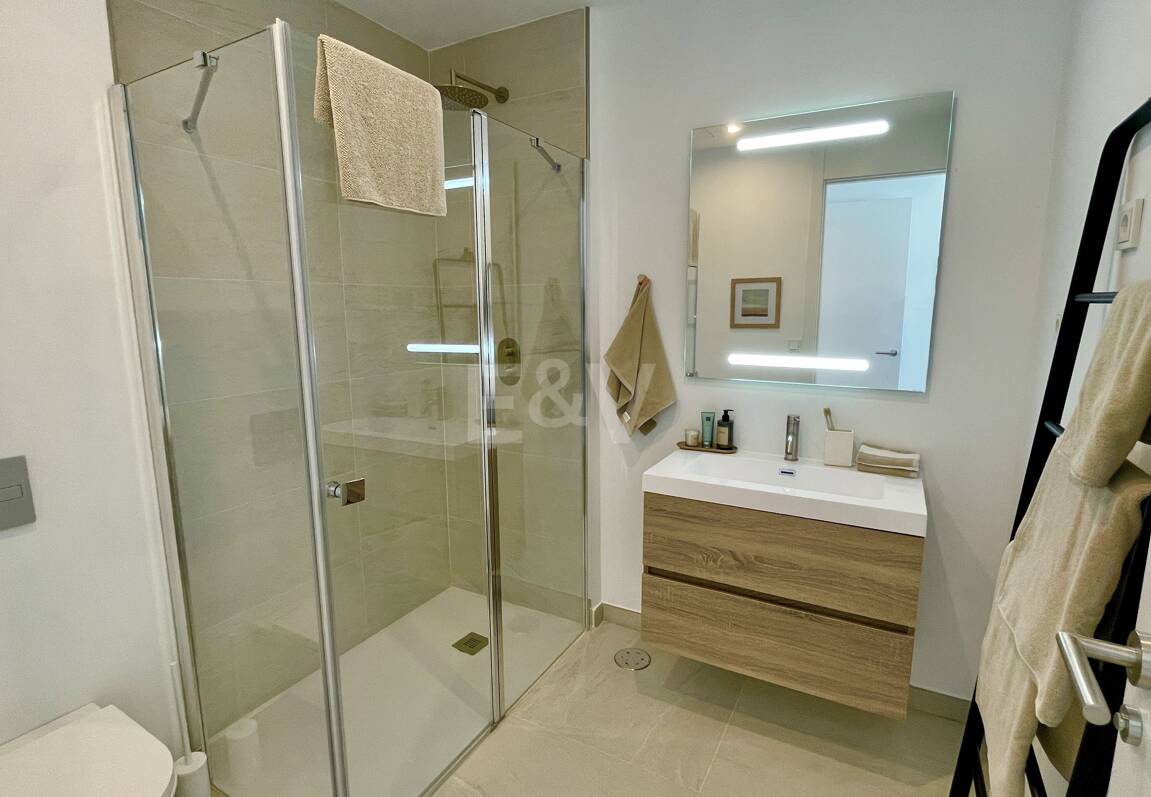 Meilleure propriété dans un développement exclusif à Rio Real avec des vues panoramiques ouvertes