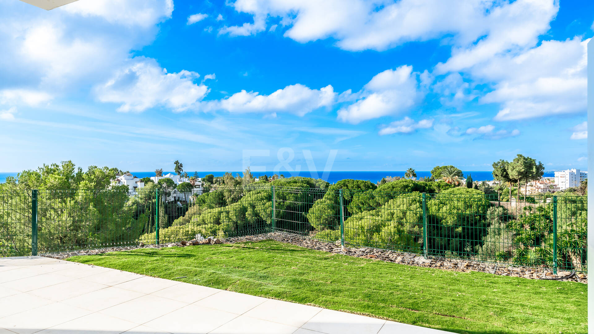 La mejor propiedad en una urbanización exclusiva en Río Real con vistas panorámicas abiertas