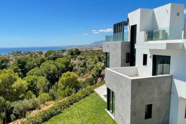 Meilleure propriété dans un développement exclusif à Rio Real avec des vues panoramiques ouvertes