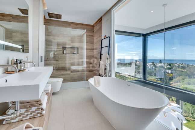 Meilleure propriété dans un développement exclusif à Rio Real avec des vues panoramiques ouvertes