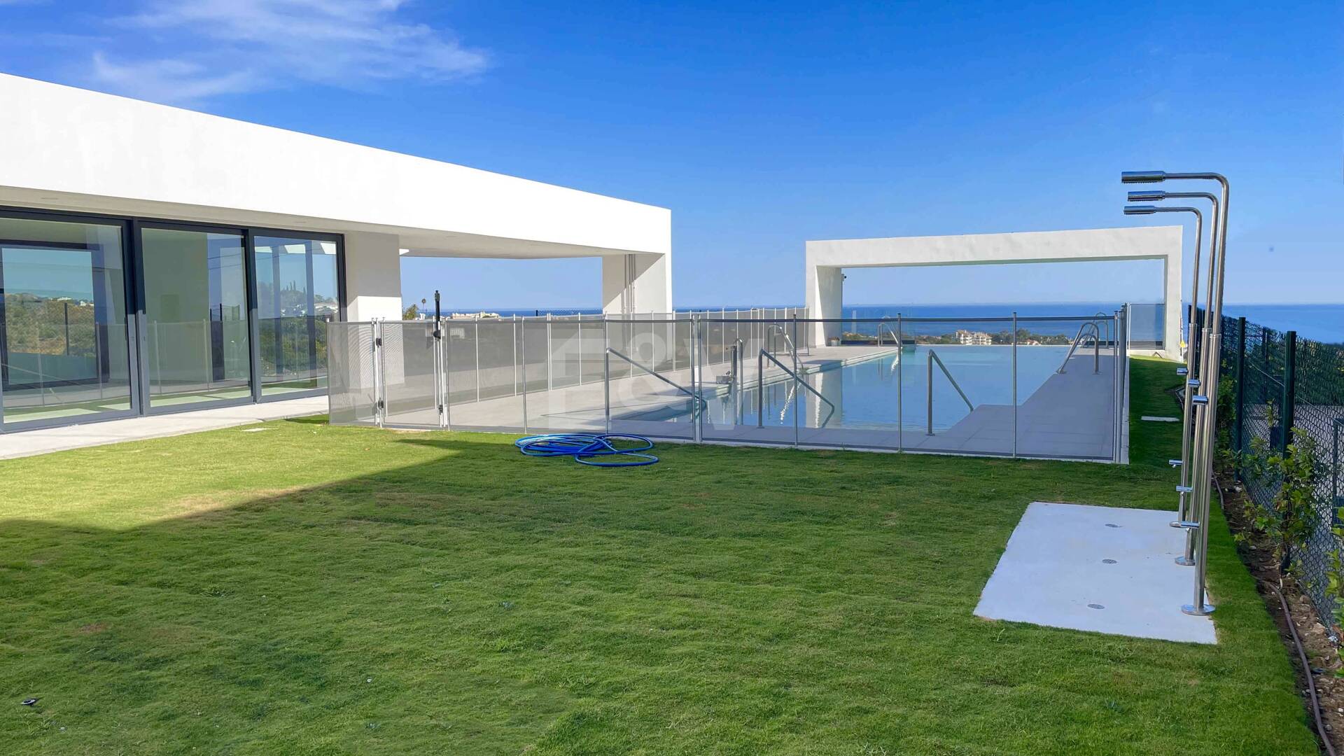 La mejor propiedad en una urbanización exclusiva en Río Real con vistas panorámicas abiertas