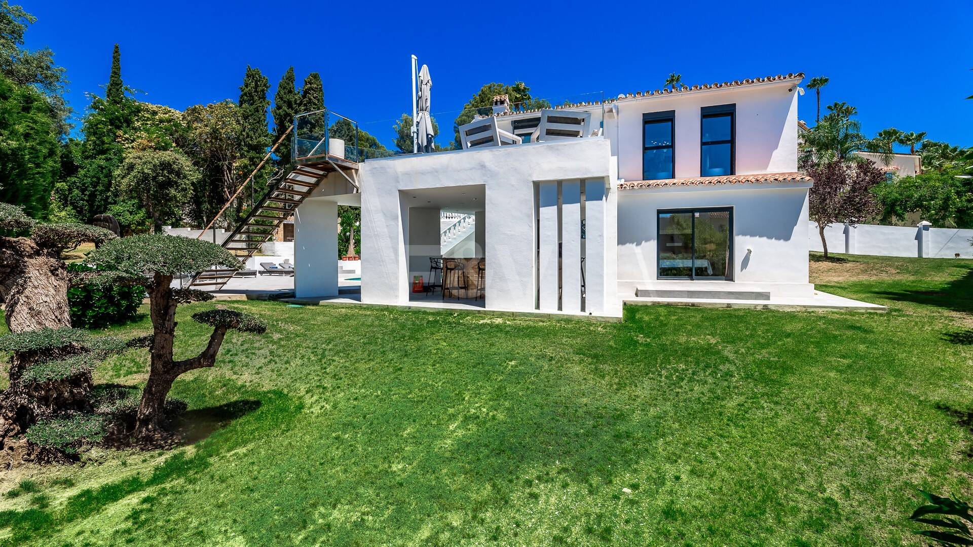 Impresionante Villa en El Rosario: Una mezcla perfecta de confort y lujo