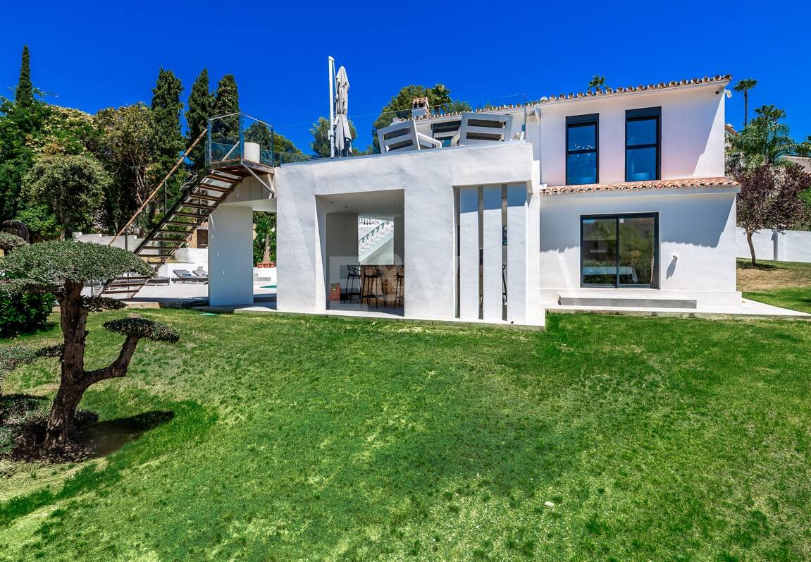 Impresionante Villa en El Rosario: Una mezcla perfecta de confort y lujo