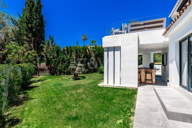 Impresionante Villa en El Rosario: Una mezcla perfecta de confort y lujo