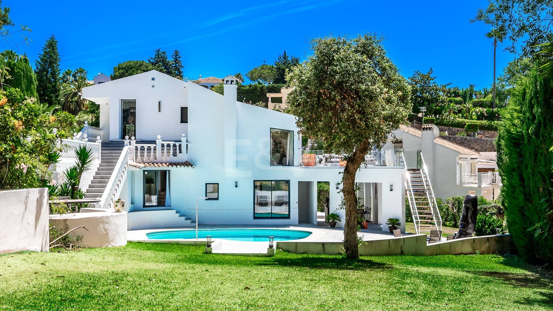 Impresionante Villa en El Rosario: Una mezcla perfecta de confort y lujo