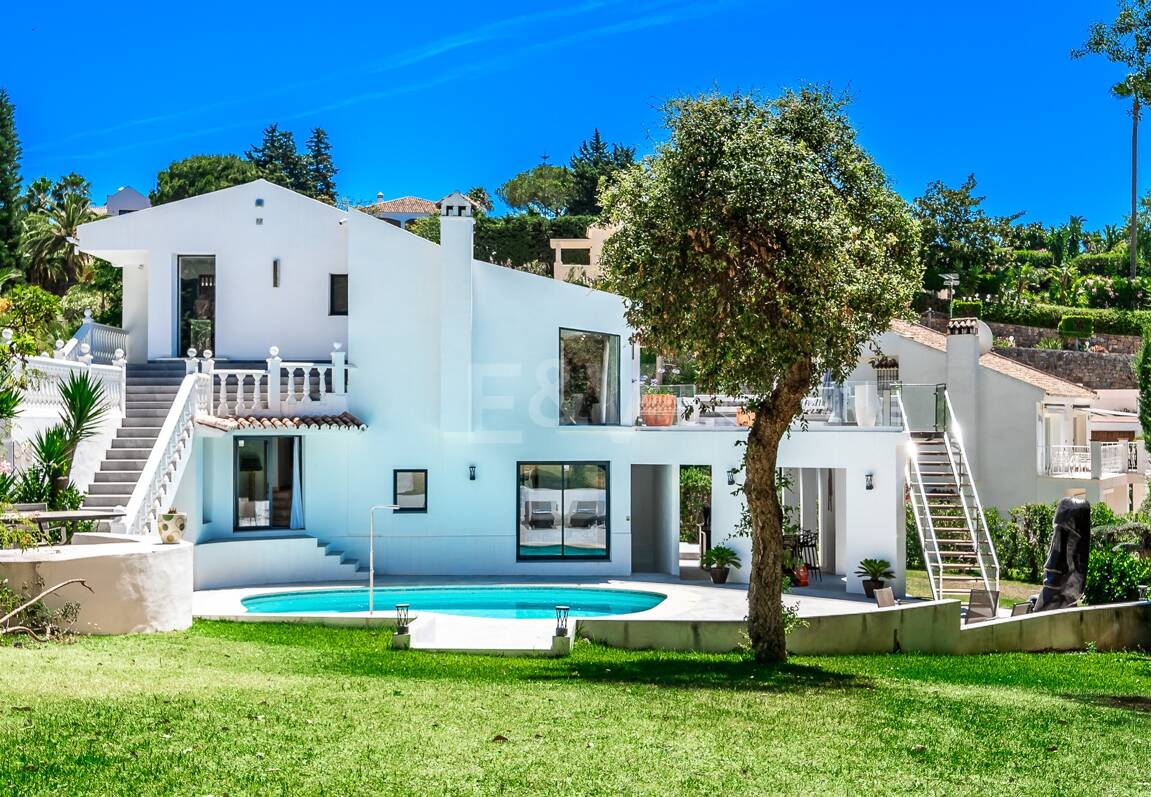 Impresionante Villa en El Rosario: Una mezcla perfecta de confort y lujo