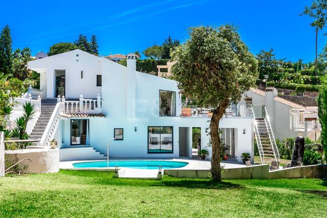 Impresionante Villa en El Rosario: Una mezcla perfecta de confort y lujo