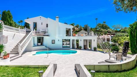 Stunning Villa in El Rosario: A Perfect Blend of Comfort and Luxury
