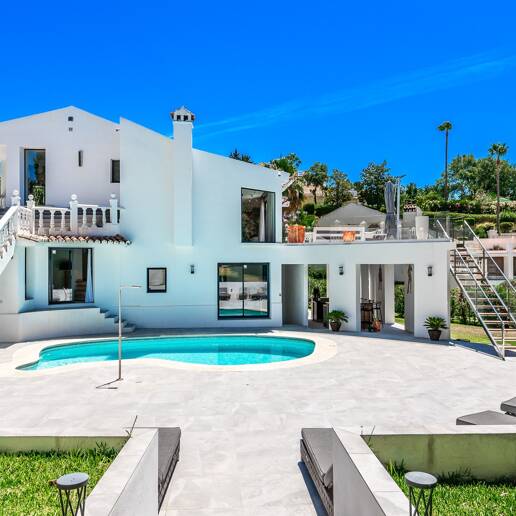 Impresionante Villa en El Rosario: Una mezcla perfecta de confort y lujo