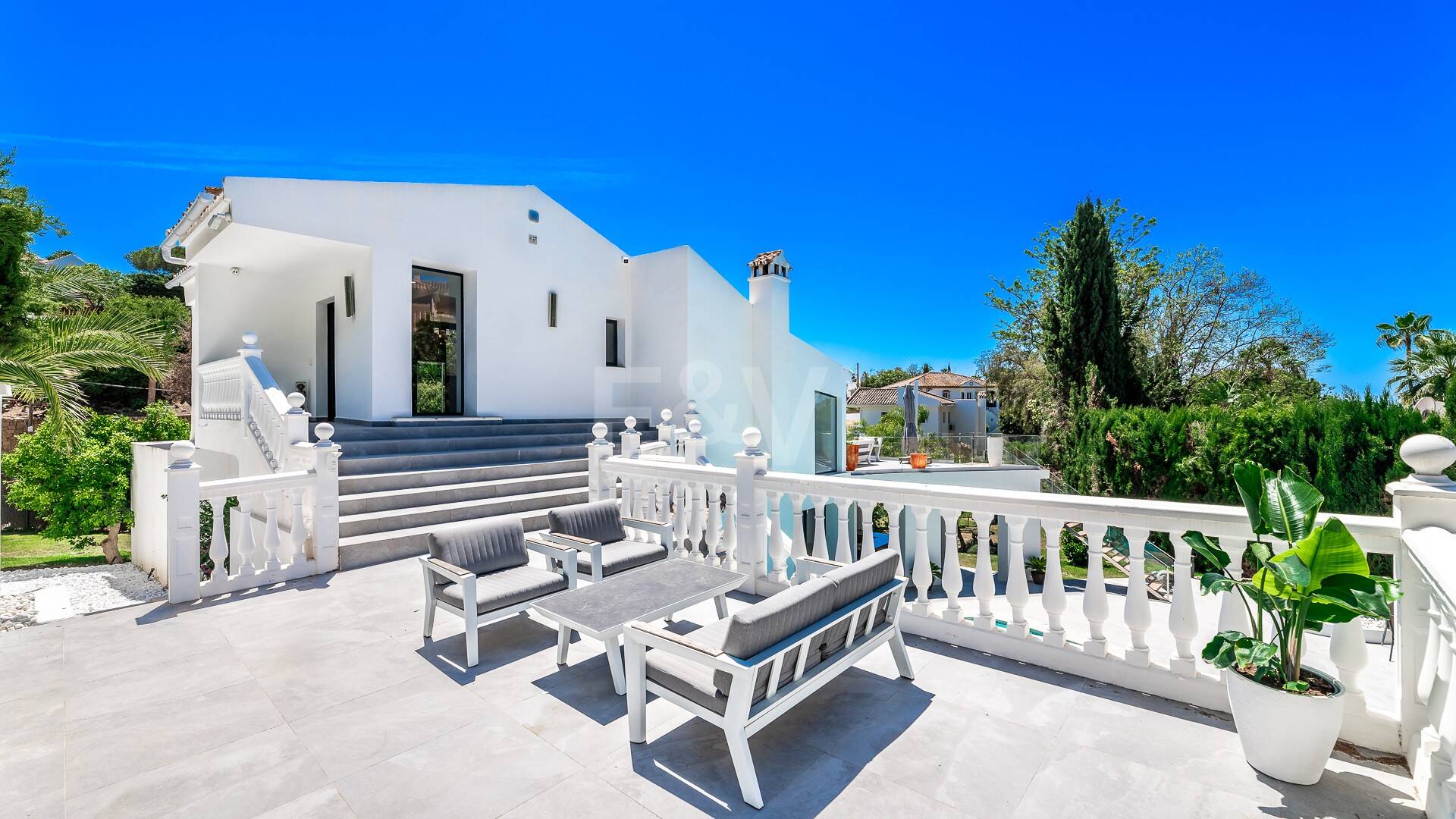 Impresionante Villa en El Rosario: Una mezcla perfecta de confort y lujo