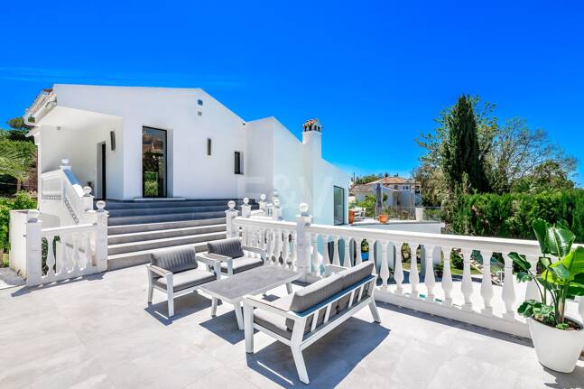 Impresionante Villa en El Rosario: Una mezcla perfecta de confort y lujo