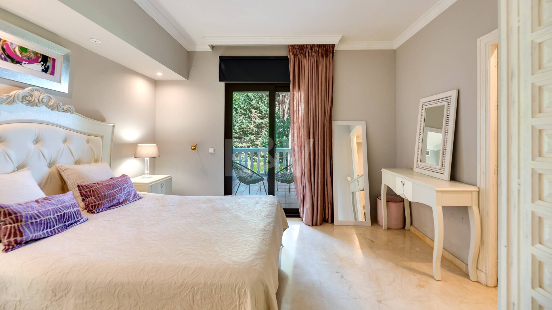 El Paraiso Alto: Elegant villa med golf och havsutsikt