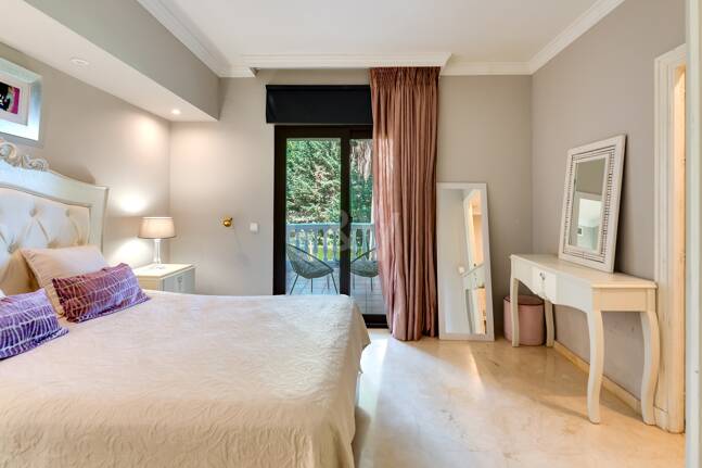 El Paraiso Alto: Elegant villa med golf och havsutsikt