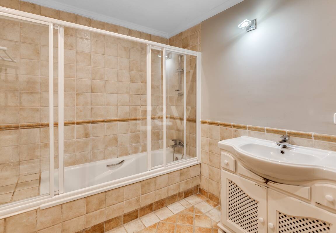 El Paraiso Alto: Elegant villa med golf och havsutsikt