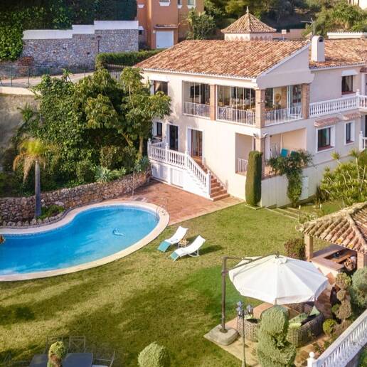 El Paraiso Alto: Elegant villa with golf and sea view