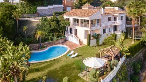 El Paraiso Alto: Elegant villa with golf and sea view