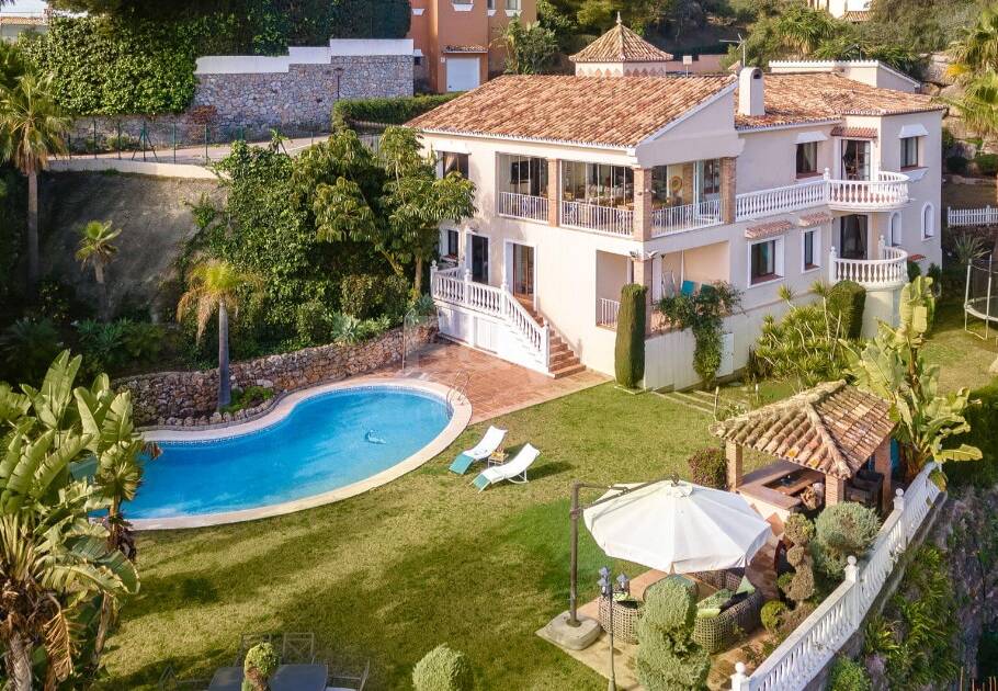 El Paraiso Alto: Elegant villa med golf och havsutsikt