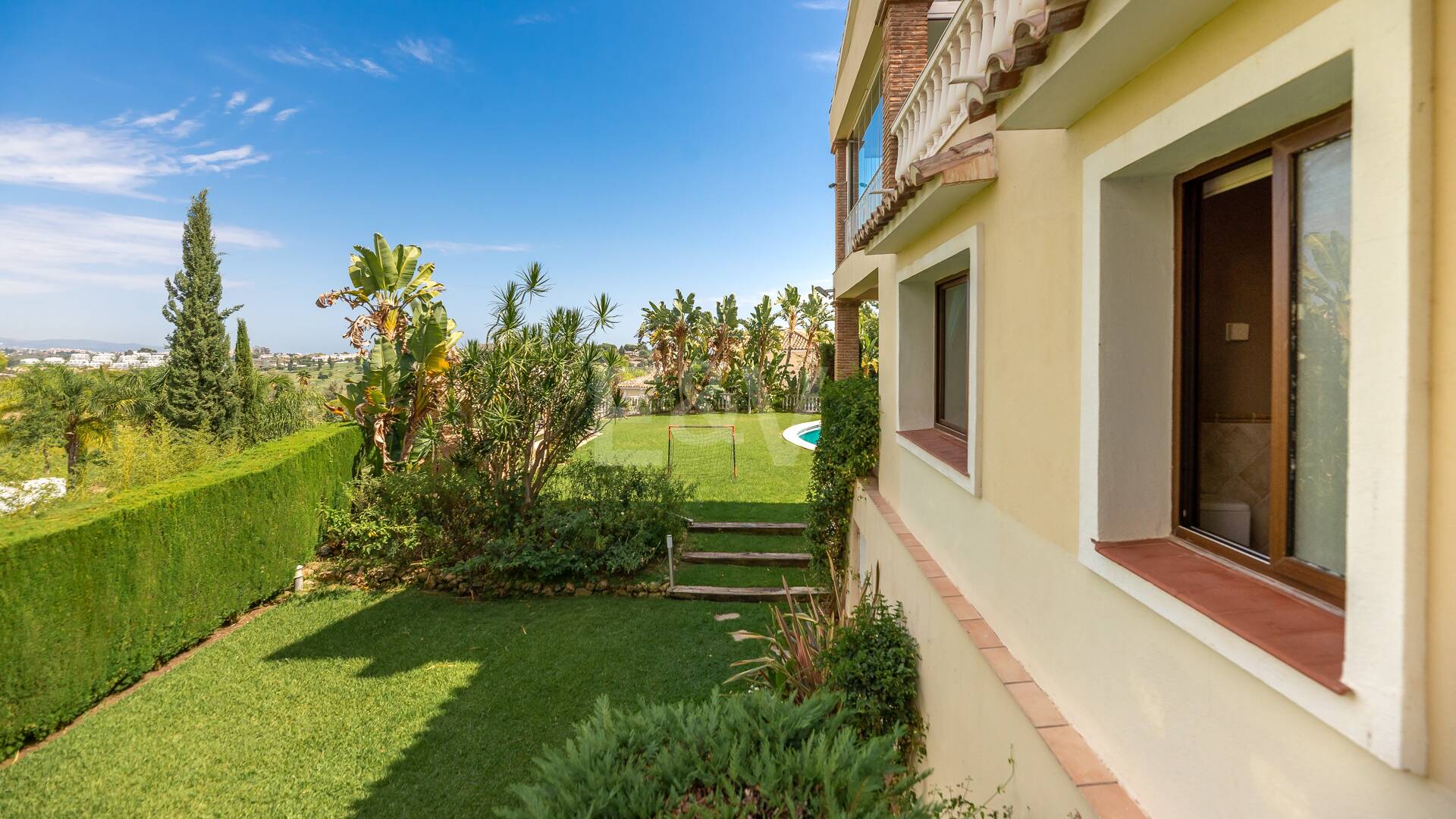 El Paraiso Alto: Élégante villa avec vue sur le golf et la mer