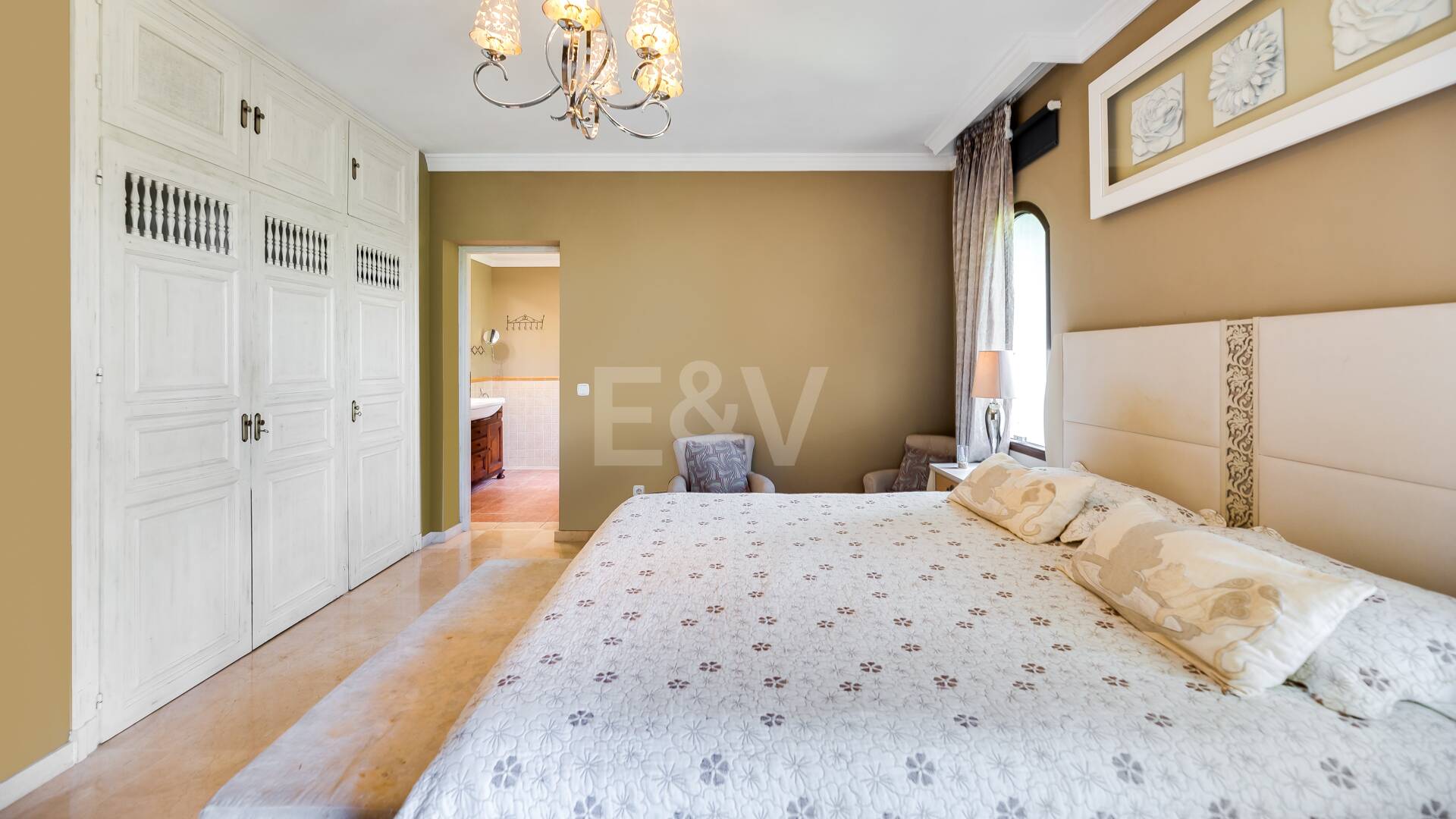 El Paraiso Alto: Elegant villa med golf och havsutsikt