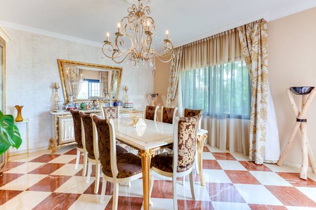 El Paraiso Alto: Elegant villa med golf och havsutsikt