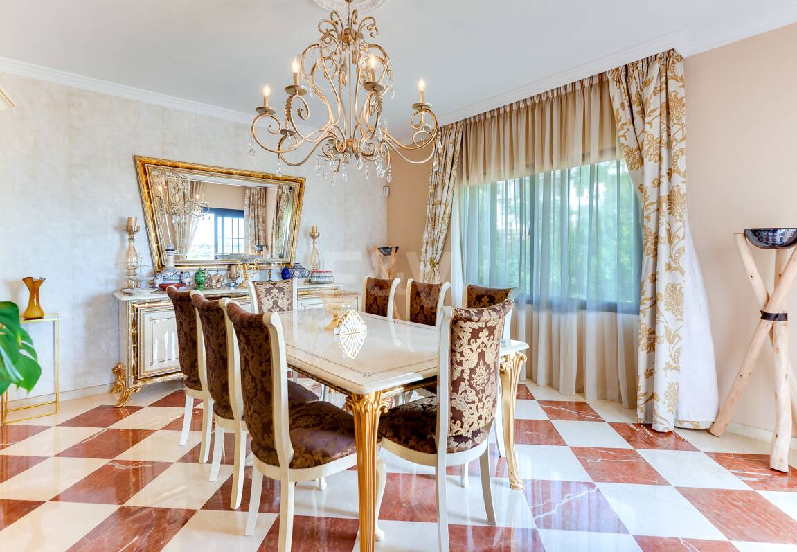 El Paraiso Alto: Elegant villa med golf och havsutsikt