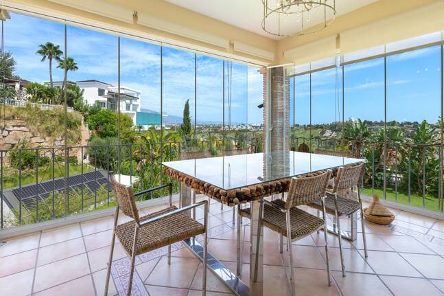 El Paraiso Alto: Elegant villa med golf och havsutsikt