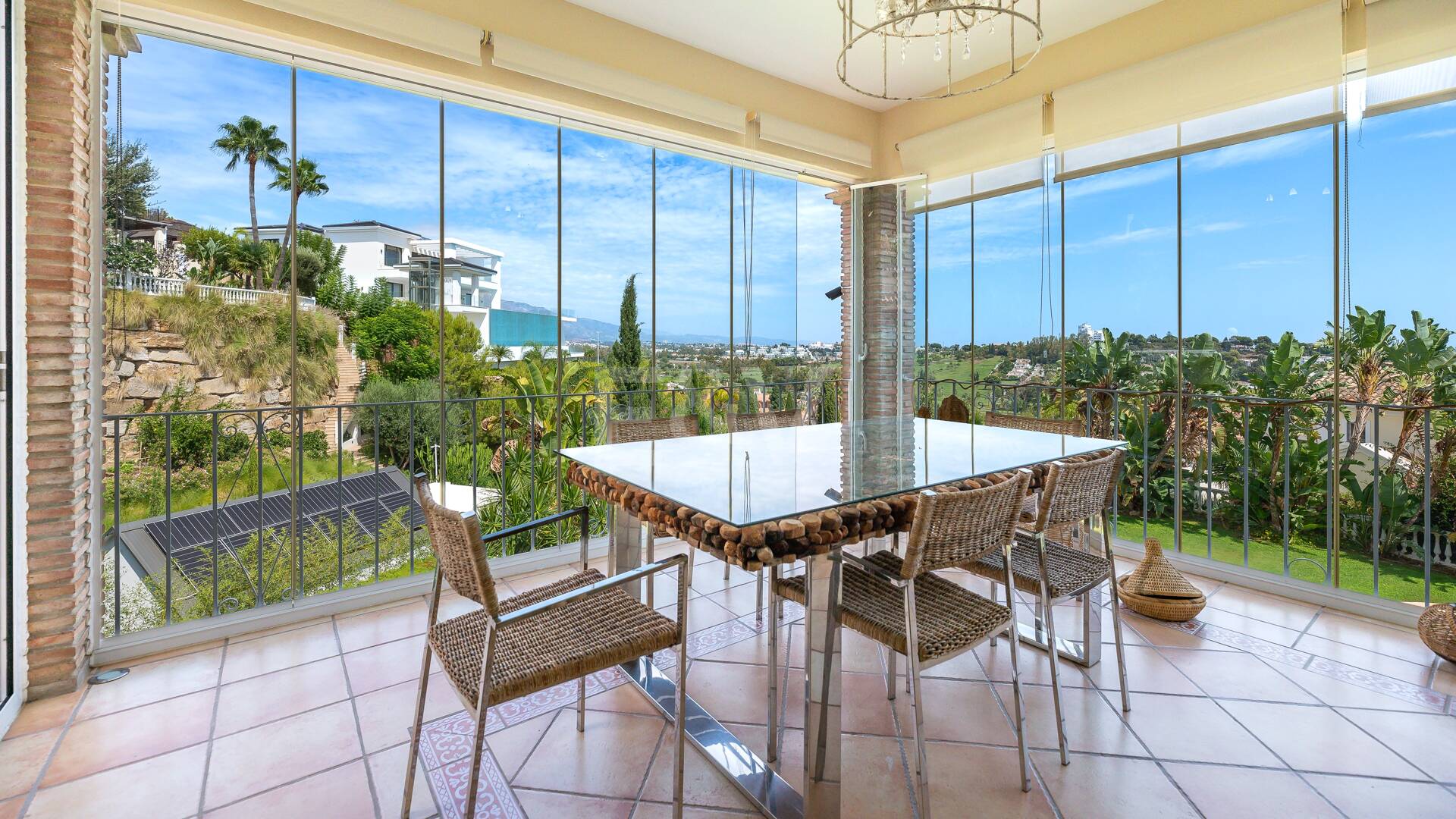 El Paraiso Alto: Elegant villa med golf och havsutsikt