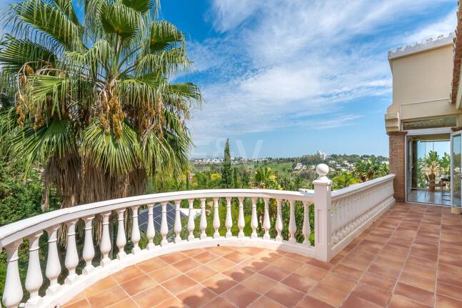 El Paraiso Alto: Elegant villa med golf och havsutsikt