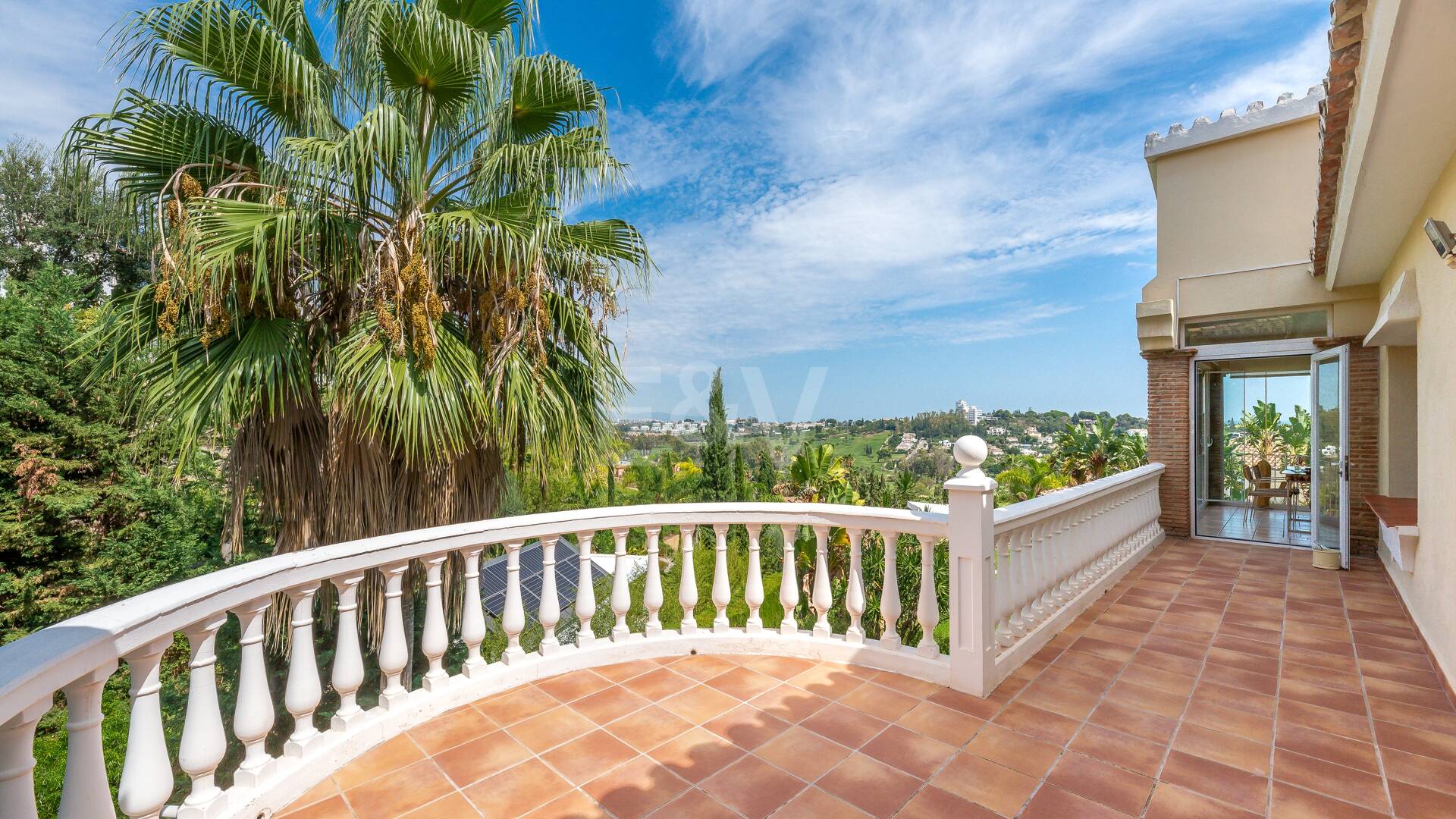 El Paraiso Alto: Élégante villa avec vue sur le golf et la mer