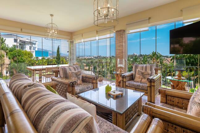 El Paraiso Alto: Elegant villa med golf och havsutsikt