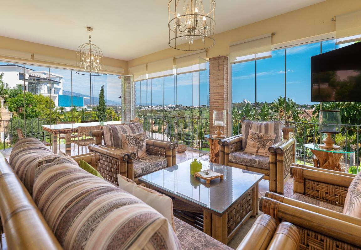 El Paraiso Alto: Elegant villa med golf och havsutsikt