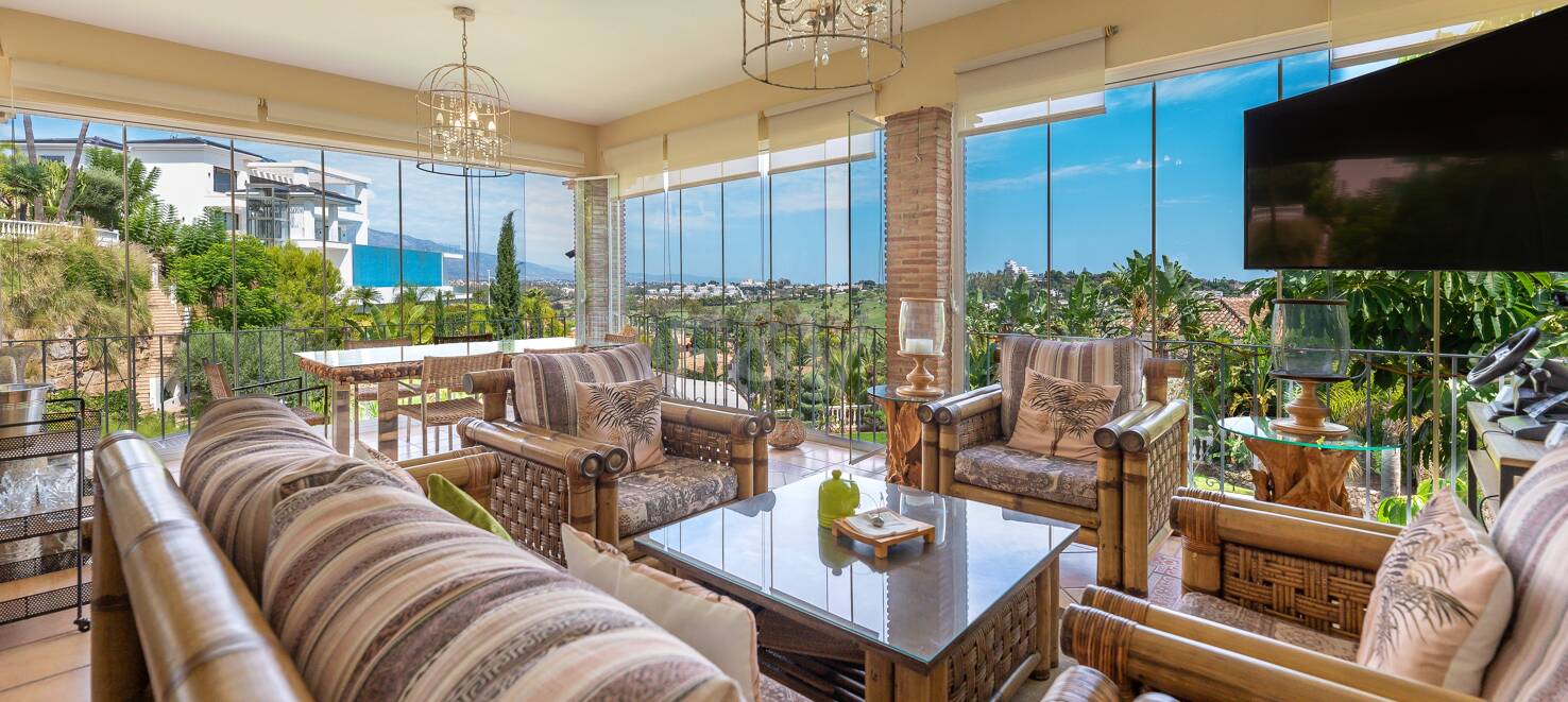 El Paraiso Alto: Elegant villa with golf and sea view