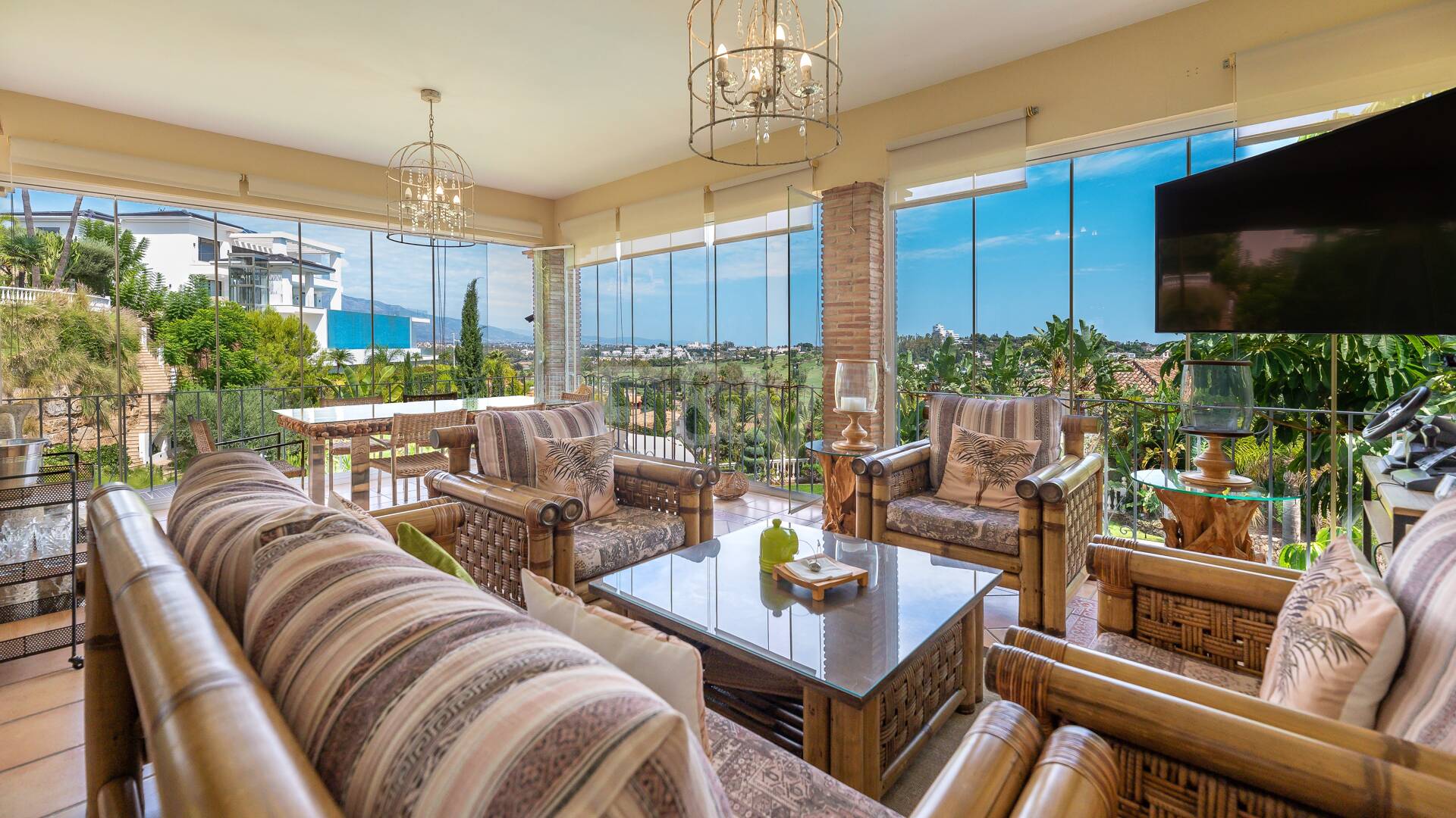 El Paraiso Alto: Élégante villa avec vue sur le golf et la mer