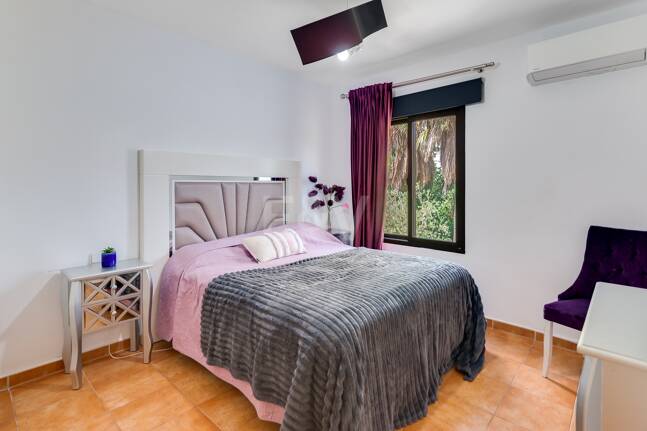 El Paraiso Alto: Elegant villa med golf och havsutsikt