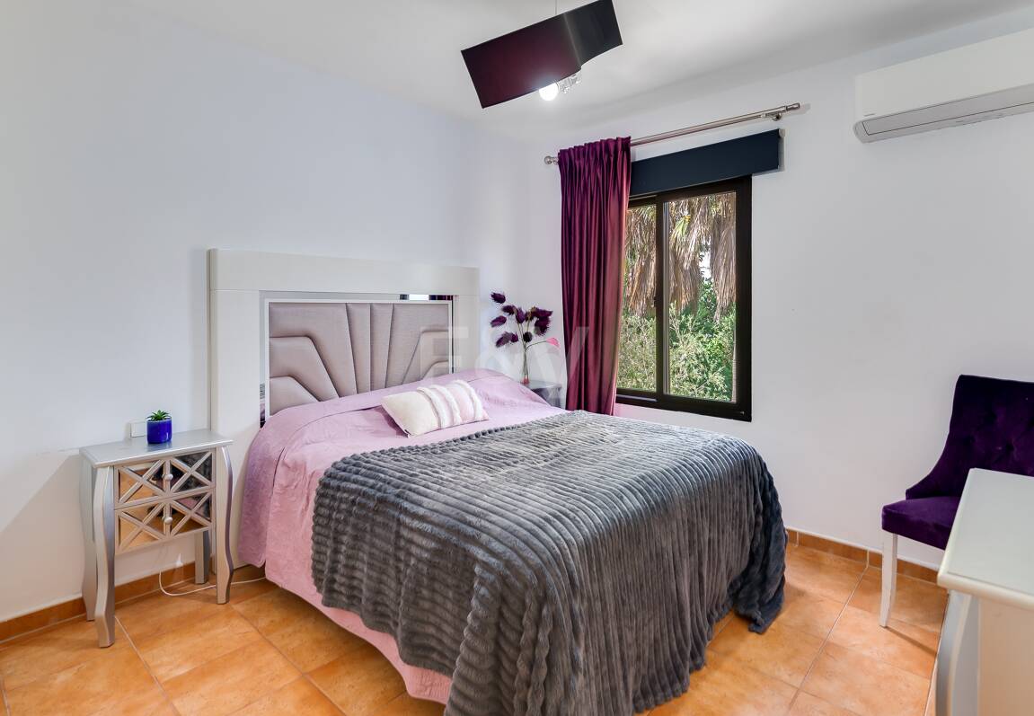 El Paraiso Alto: Elegant villa med golf och havsutsikt