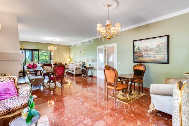 El Paraiso Alto: Elegant villa med golf och havsutsikt