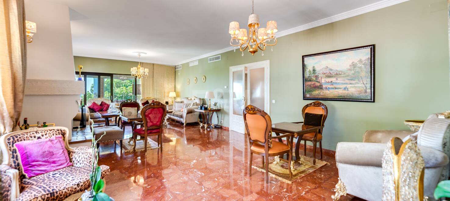 El Paraiso Alto: Elegant villa with golf and sea view