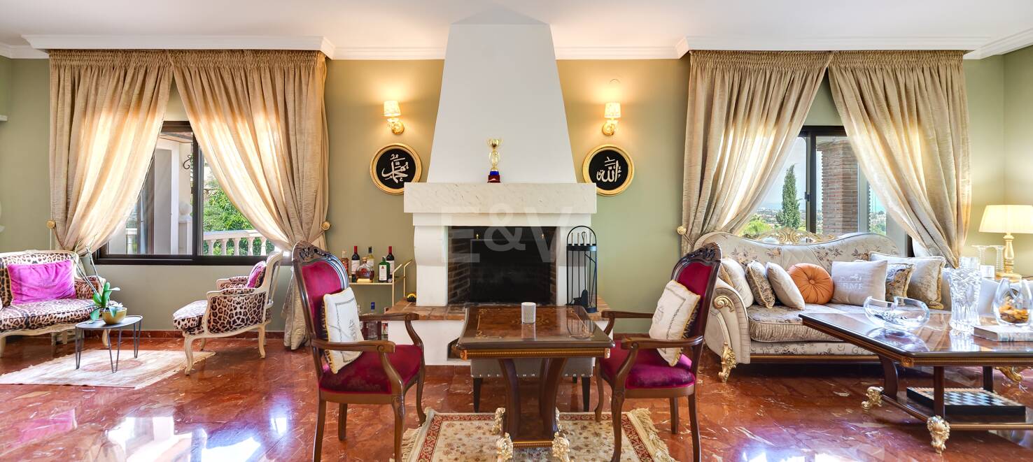 El Paraiso Alto: Elegant villa with golf and sea view