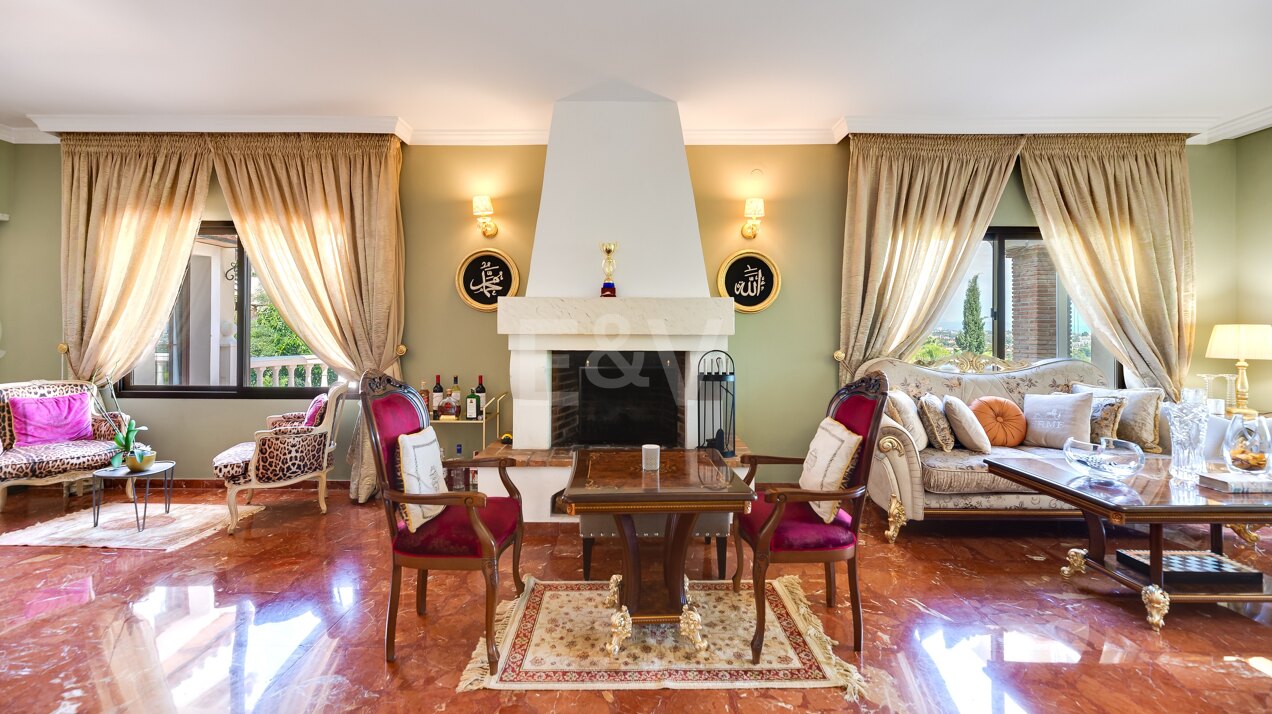 El Paraiso Alto: Elegant villa with golf and sea view