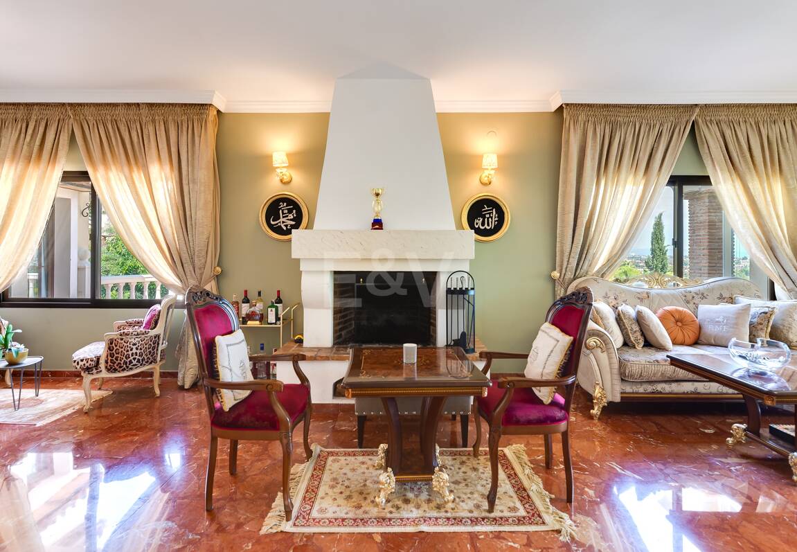 El Paraiso Alto: Elegant villa med golf och havsutsikt